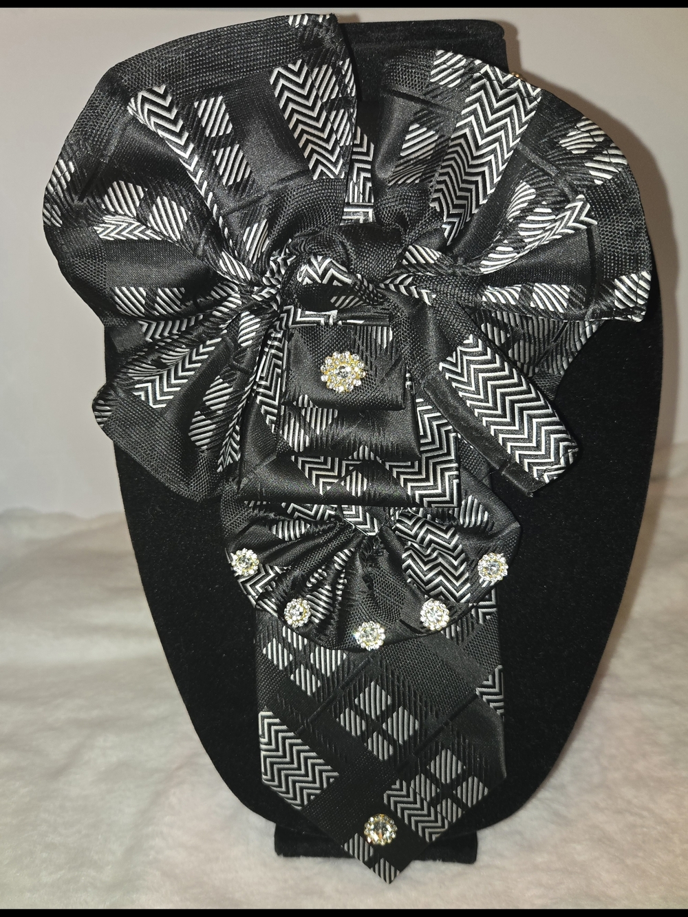 Elegant Black & White Floral Tie Necklace Accessory